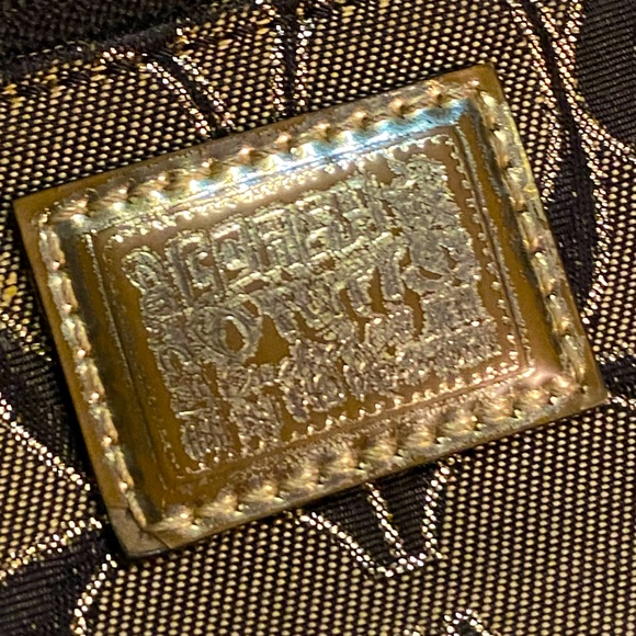 Vintage COACH Poppy crossbody bag,logo print with gold details, distressed look - Picture 10 of 16